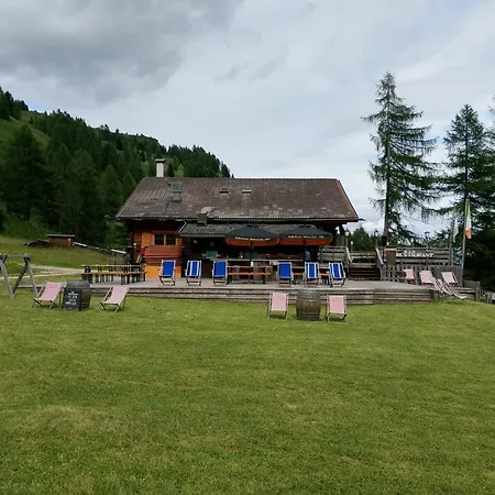 Rifugio Plan Boè Lodge *